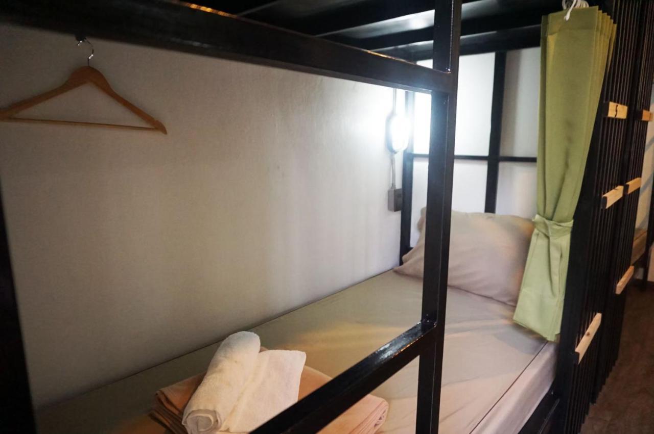 Feel Good Bangkok Hostel מראה חיצוני תמונה