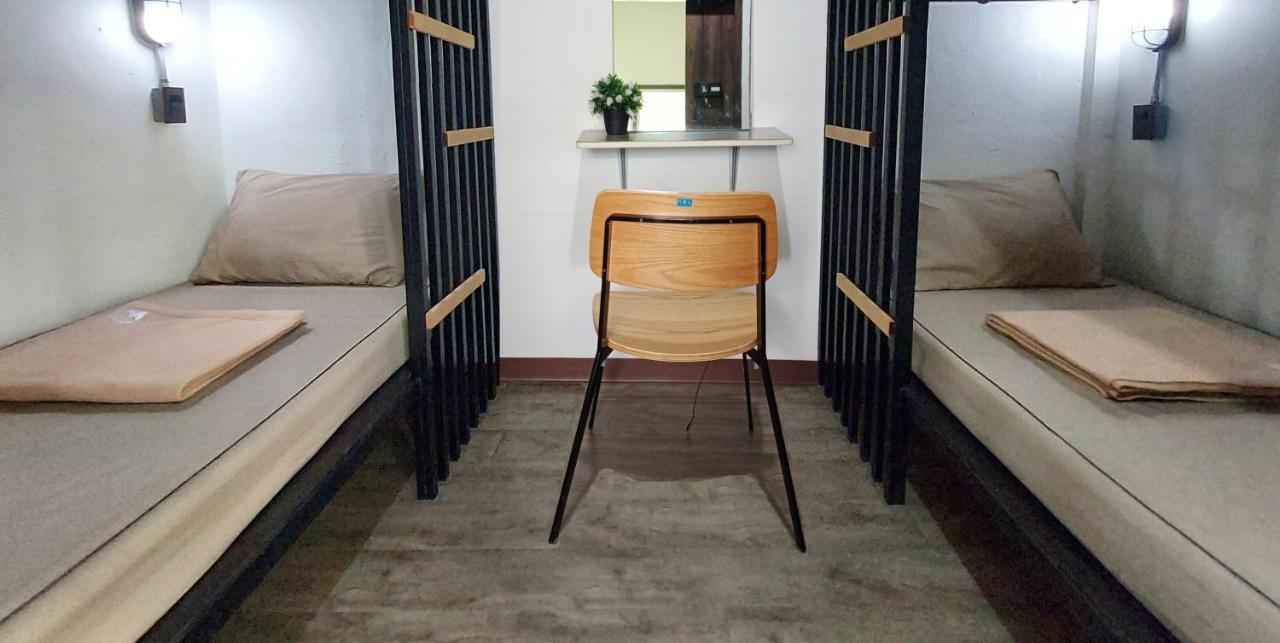 Feel Good Bangkok Hostel מראה חיצוני תמונה