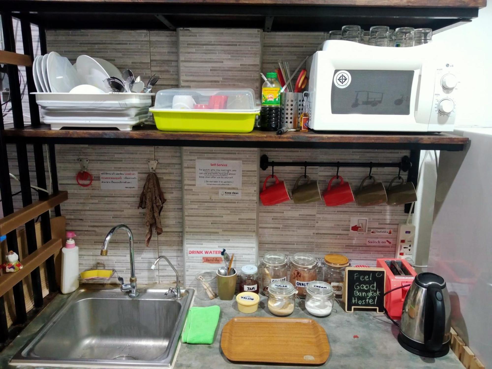 Feel Good Bangkok Hostel מראה חיצוני תמונה