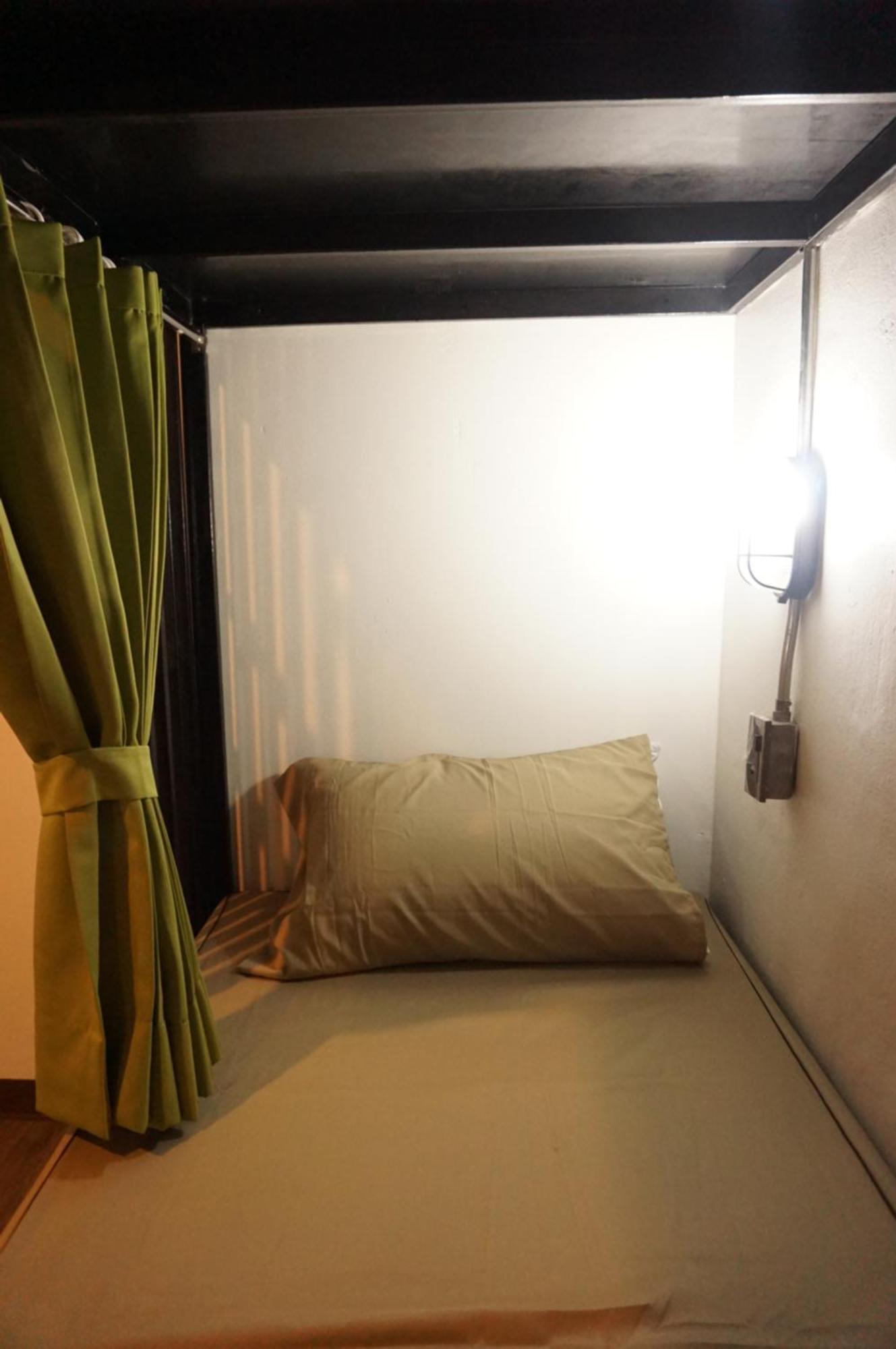 Feel Good Bangkok Hostel מראה חיצוני תמונה