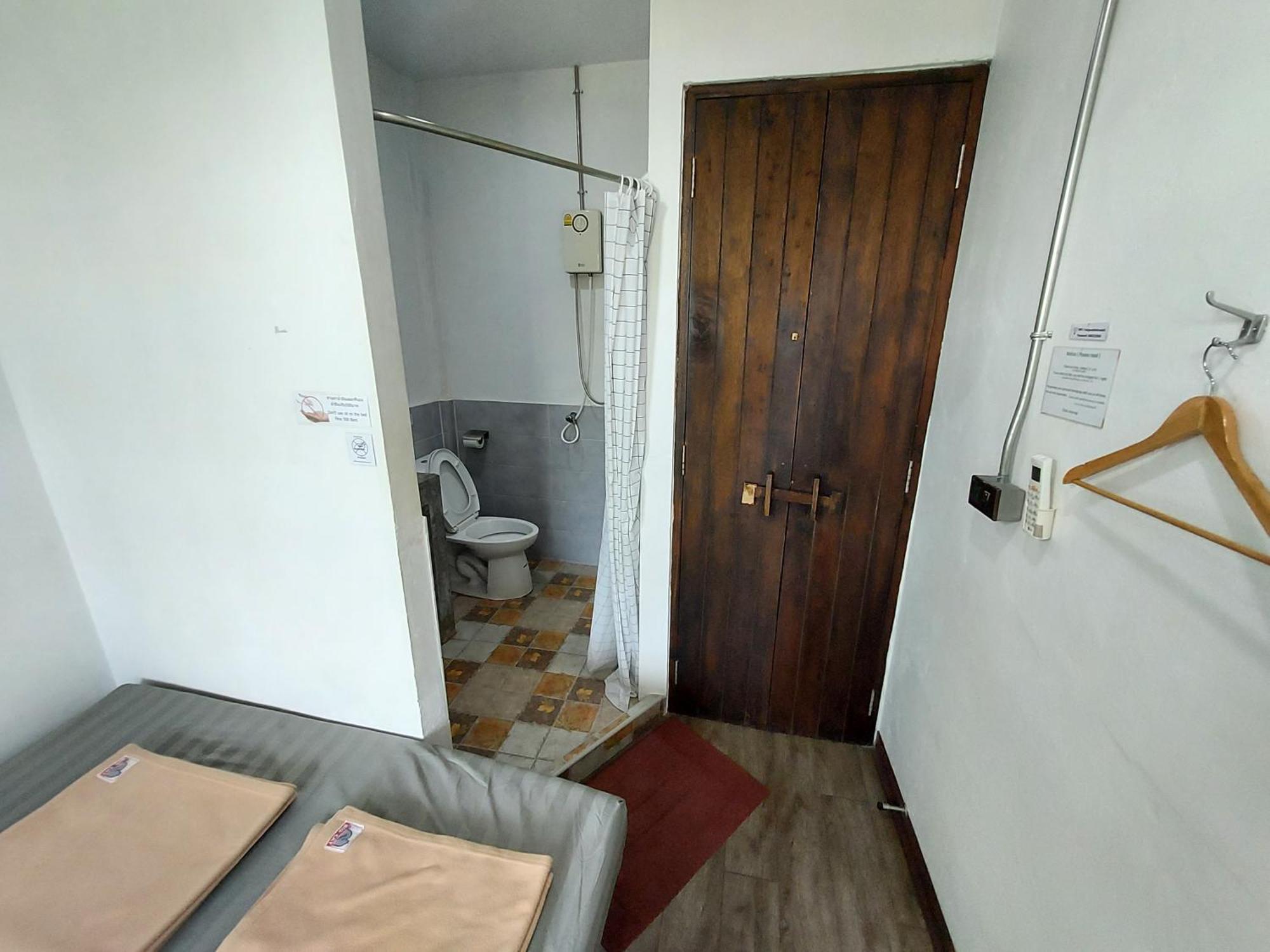 Feel Good Bangkok Hostel מראה חיצוני תמונה