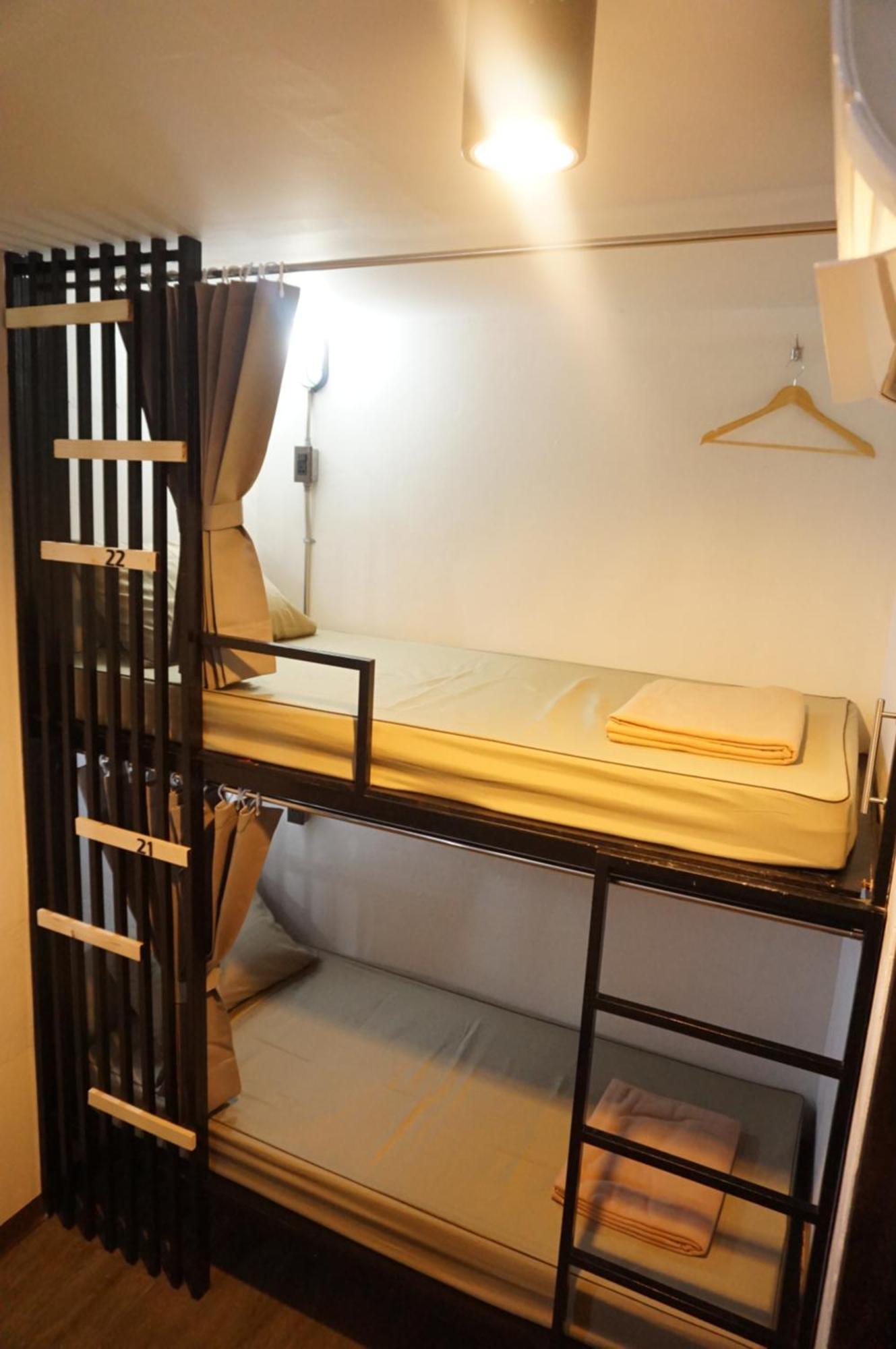 Feel Good Bangkok Hostel מראה חיצוני תמונה
