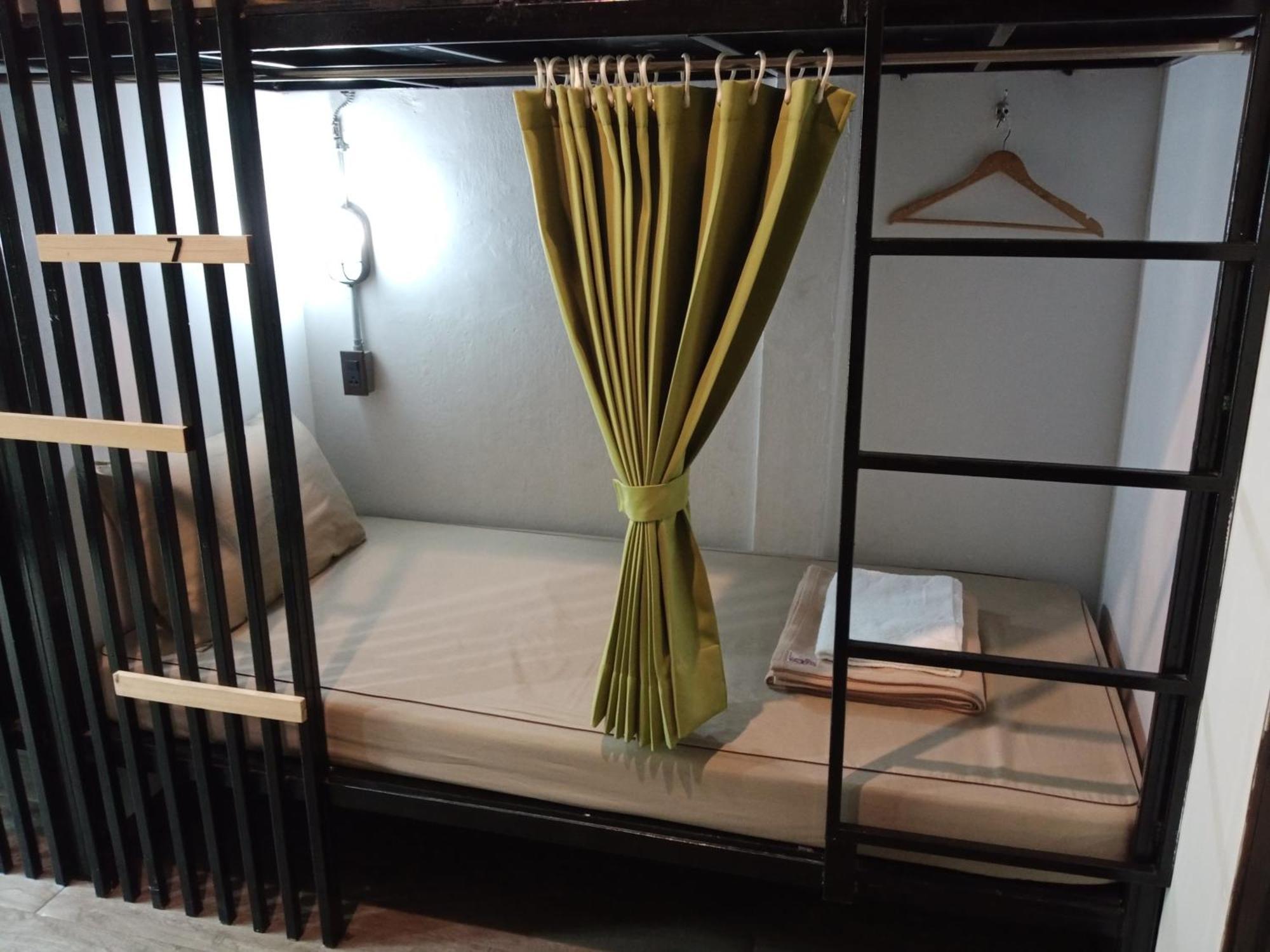 Feel Good Bangkok Hostel מראה חיצוני תמונה