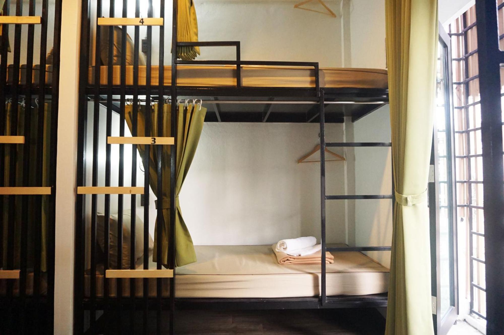 Feel Good Bangkok Hostel מראה חיצוני תמונה