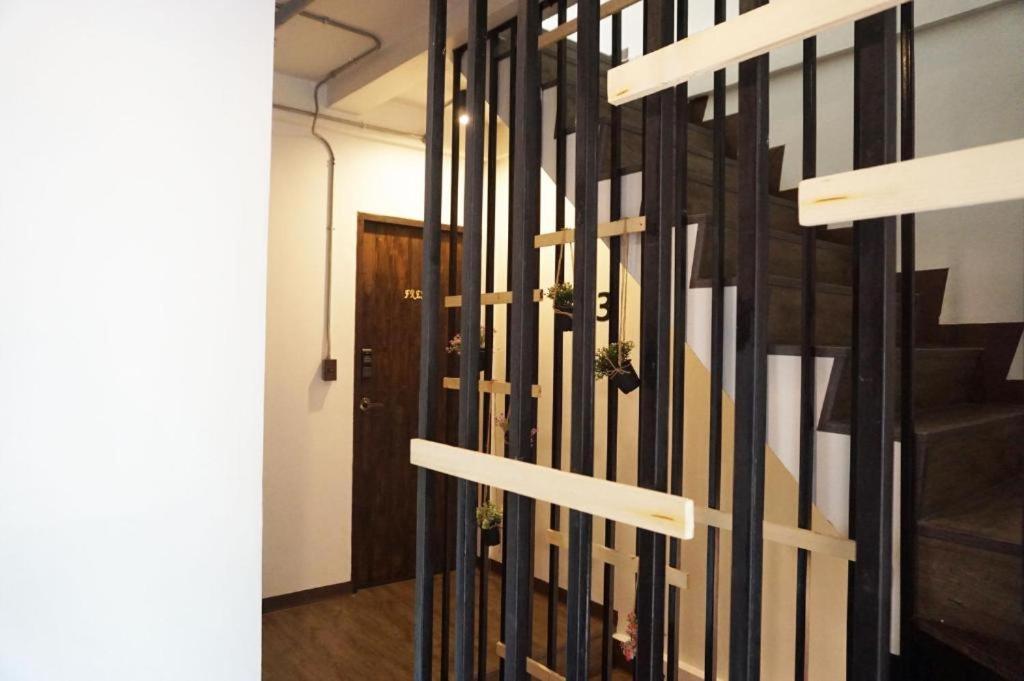 Feel Good Bangkok Hostel מראה חיצוני תמונה
