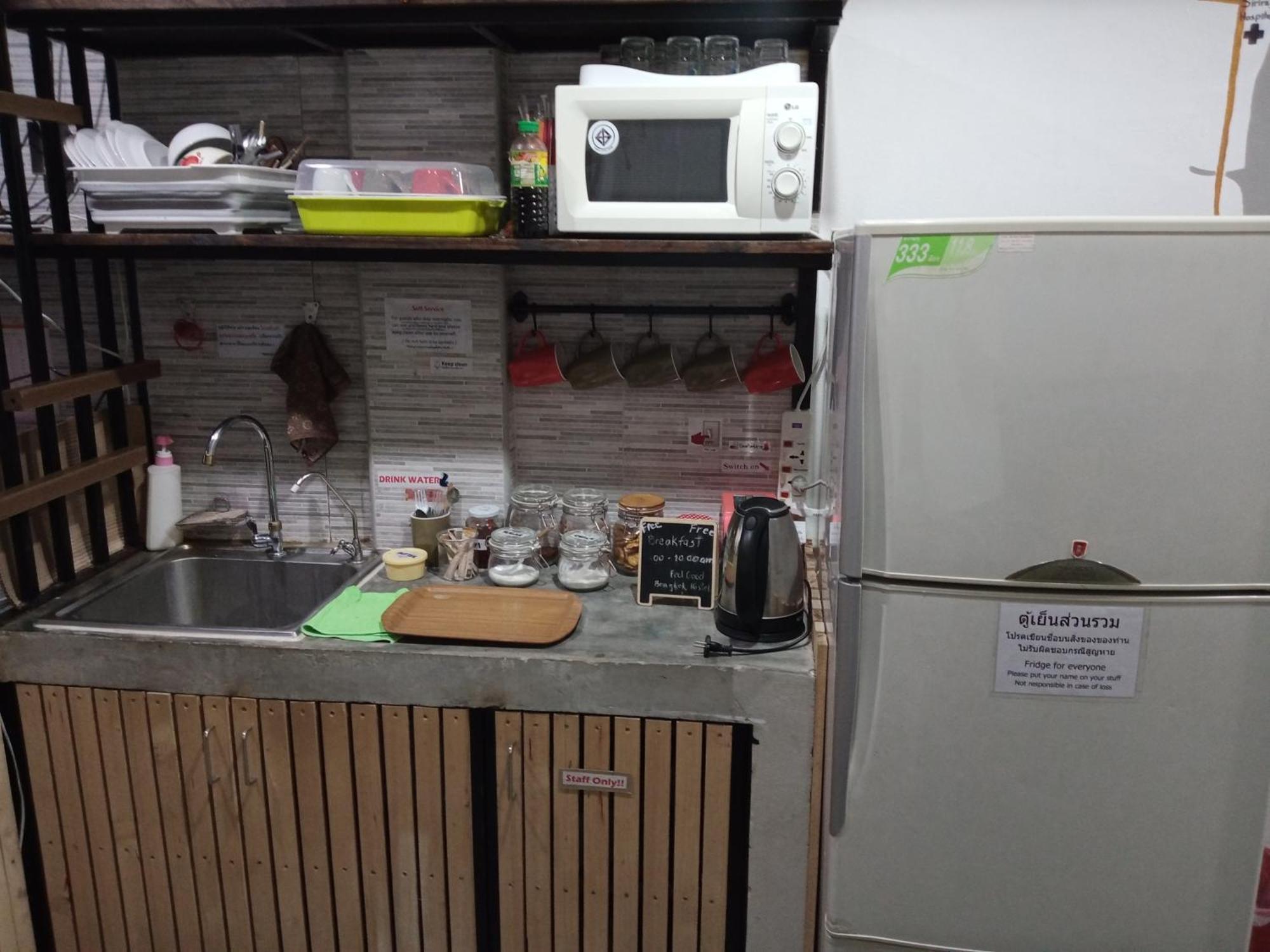 Feel Good Bangkok Hostel מראה חיצוני תמונה